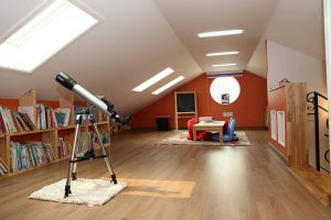 Isolation des combles : un espace chaleureux et économe en énergie grâce à une isolation performante en laine minérale