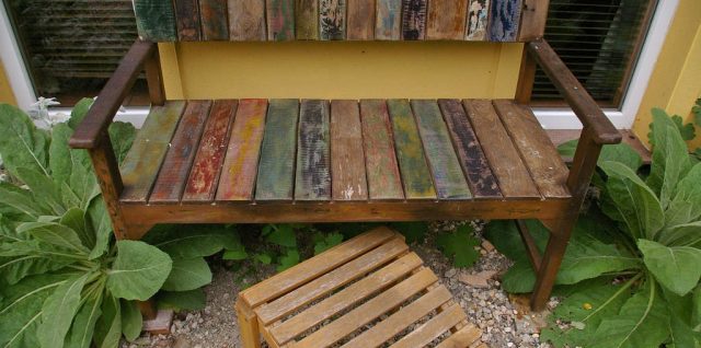 Protéger un salon de jardin en bois pendant l'hiver