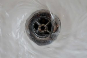 Plomberie : déboucher un évier