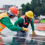 Panneaux photovoltaïques sur un toit