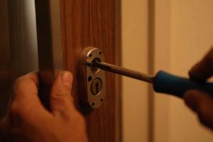 Serrurier, retrait de cylindre de serrure