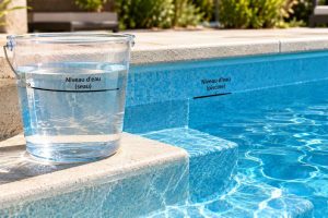 Le test du seau pour détecter une fuite de piscine : la méthode la plus simple et gratuite. Tutoriel étape par étape pour savoir si votre bassin perd vraiment de l'eau